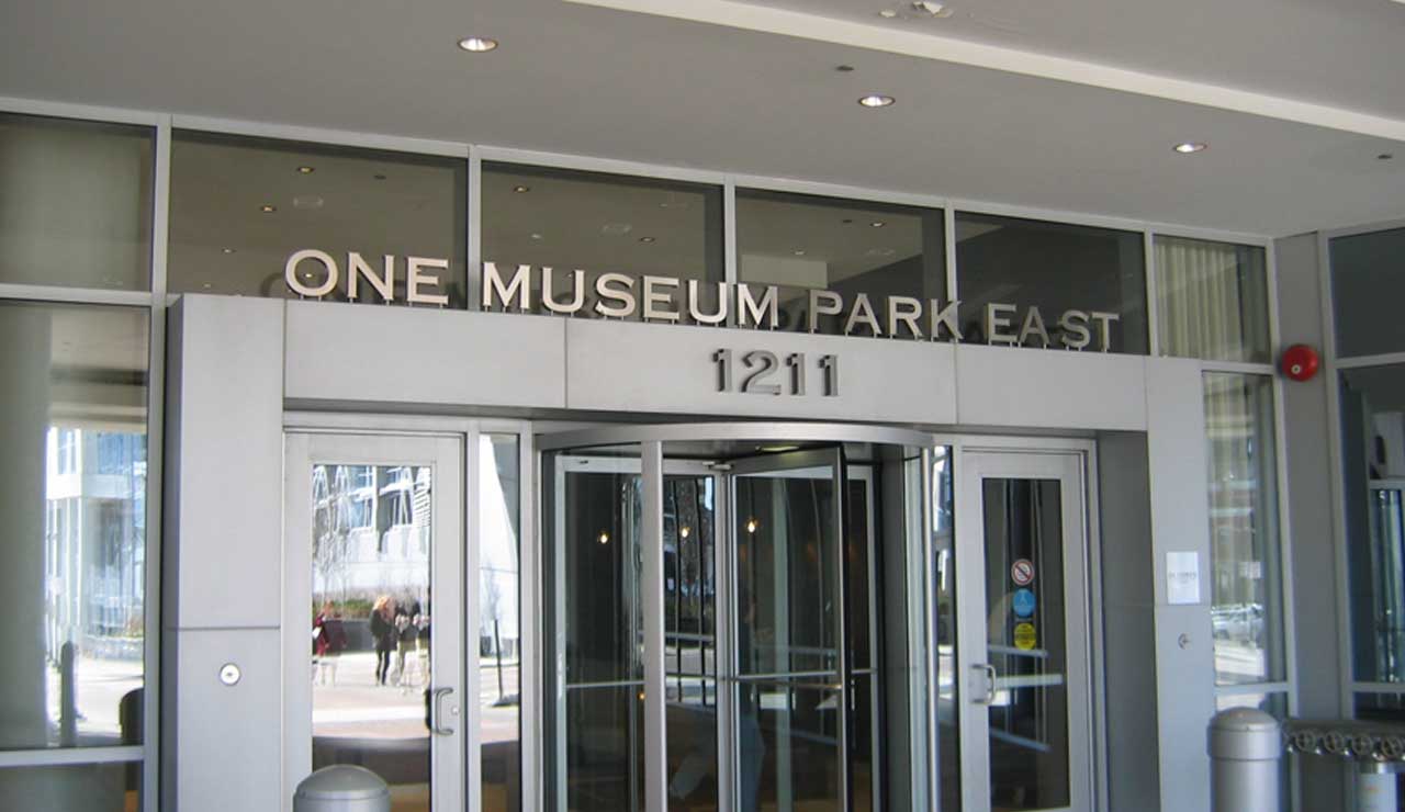 IBRAND_Visual_PRYOR_Signage_High_Rise_Gallery_740x1280_One_Museum_Park_West_Sign