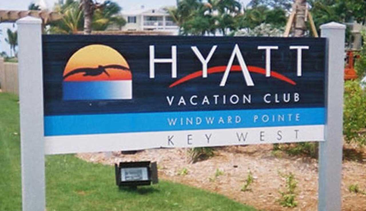 IBRAND_Visual_PRYOR_Signage_Hotels_Featured_Projects_Gallery_740x1280_Hyatt_Exterior_Directional_Sign