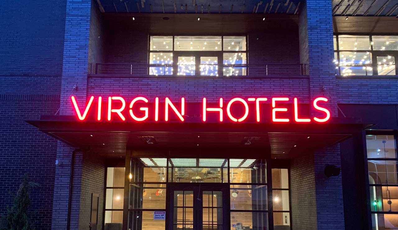 IBRAND_Visual_PRYOR_Signage_Hotels_Featured_Projects_Gallery_740x1280_Virgin_Hotels_Exterior_Sign