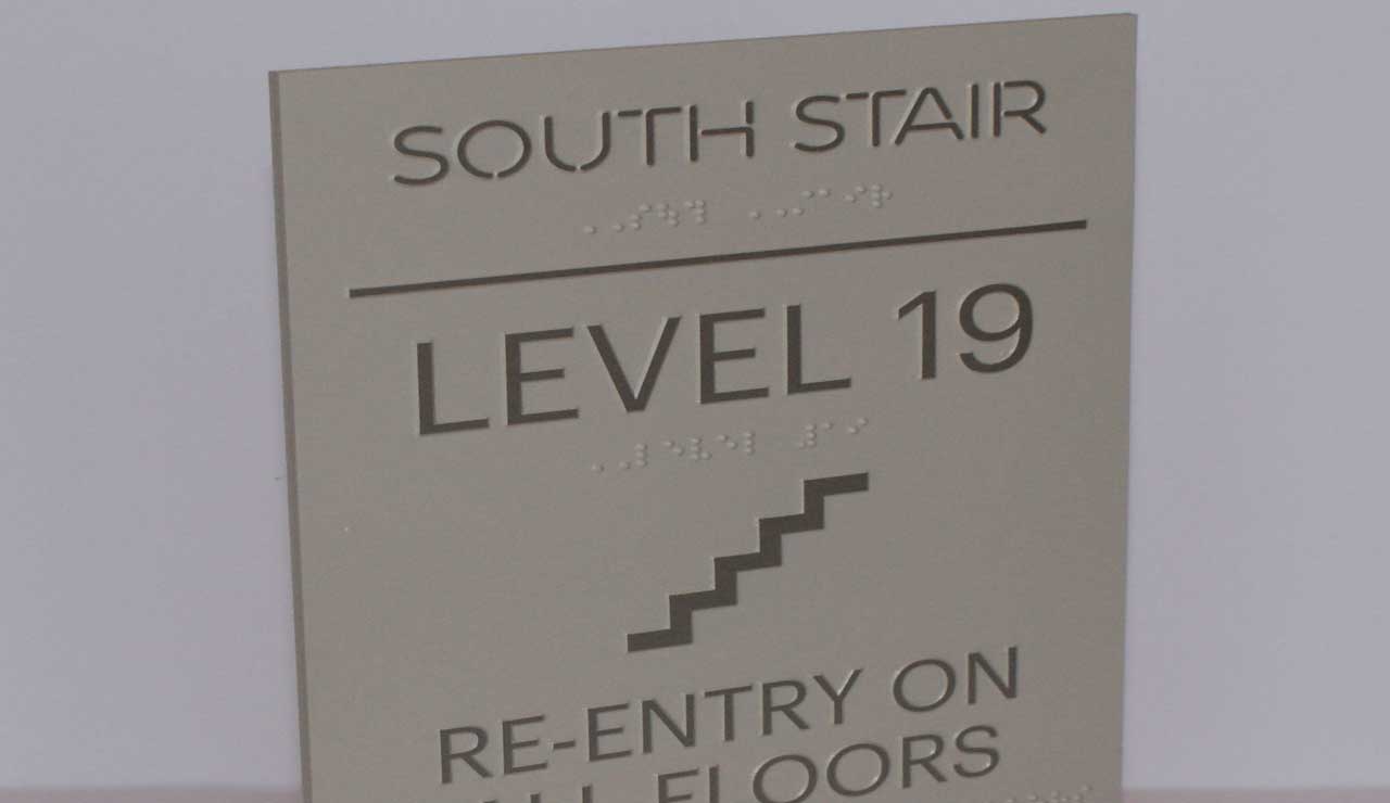IBRAND_Visual_PRYOR_Signage_Interior_Gallery_740x1280_Stairs_Sign_Level_19